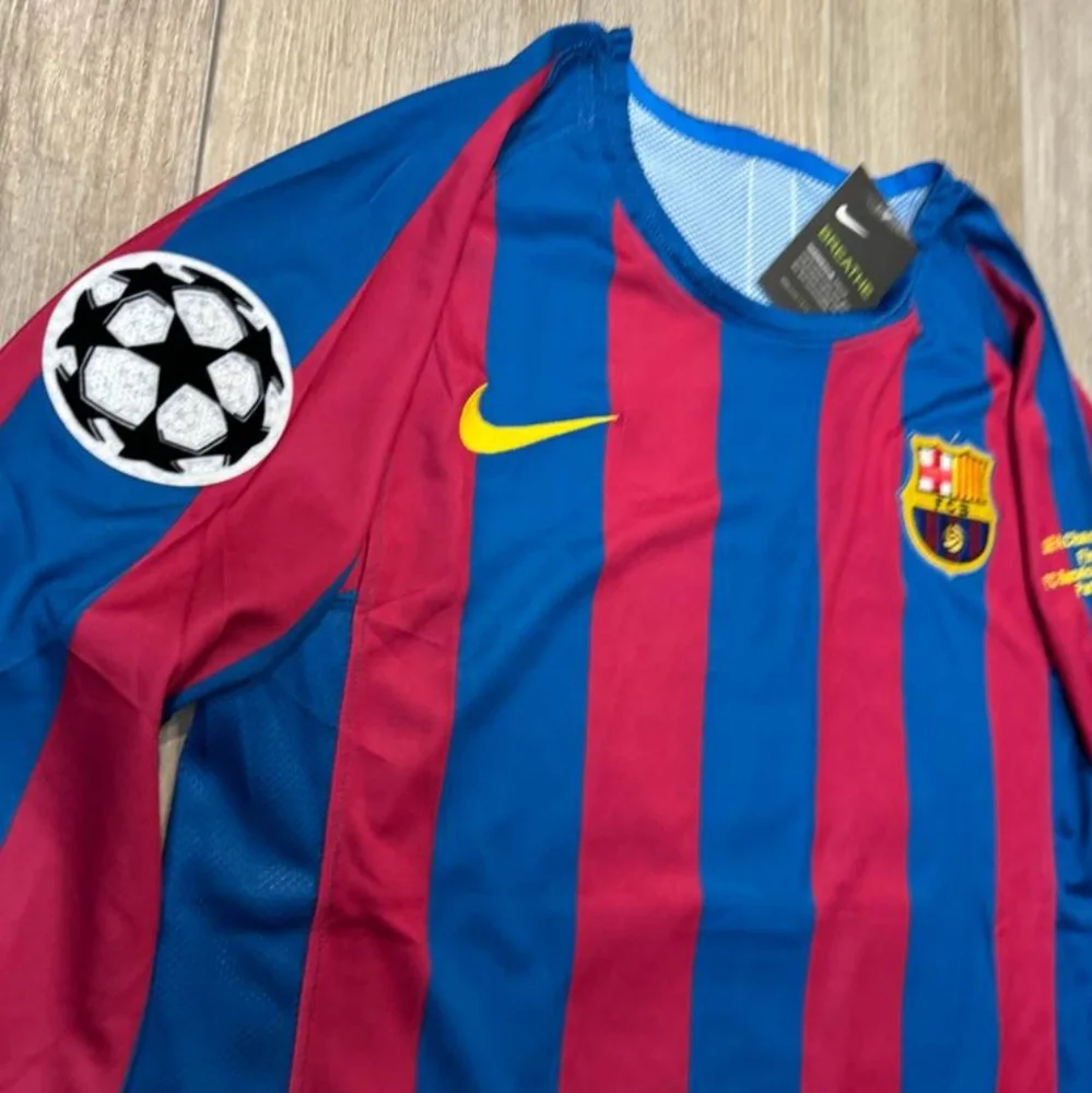 Jersey Soccer Version Retro Team Barcelona Ronaldinho#10 Long Sleeve - Picture 5 of 8